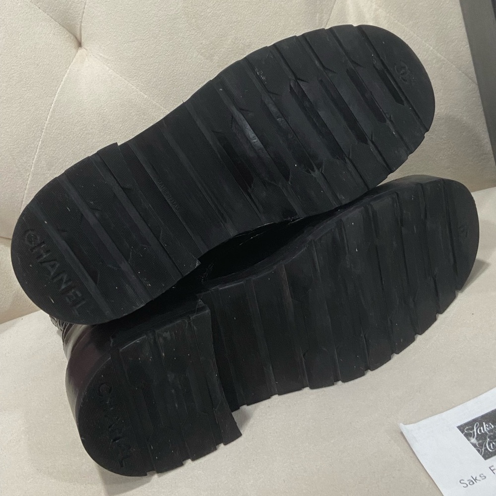 🔥🔥Chanel Quilted Calfskin CC Boots Size:38 - Picture 9 of 11